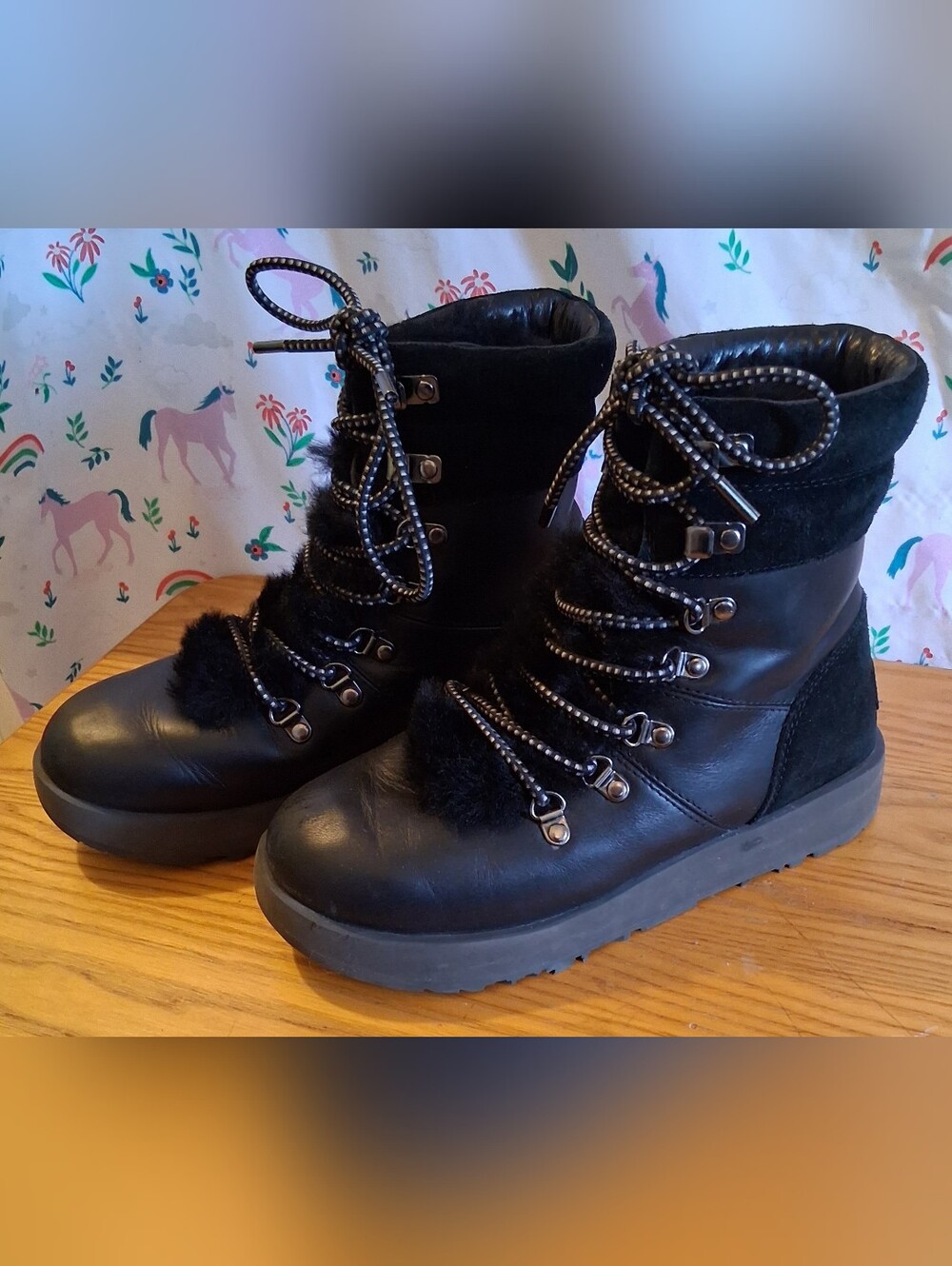 NWOT UGG Vikki Black Leather & Shearling Vibram Arctic Grip Waterproof Boot SZ 6